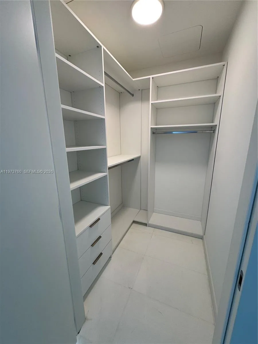 300 Biscayne Blvd Way #903 Miami, FL 33131