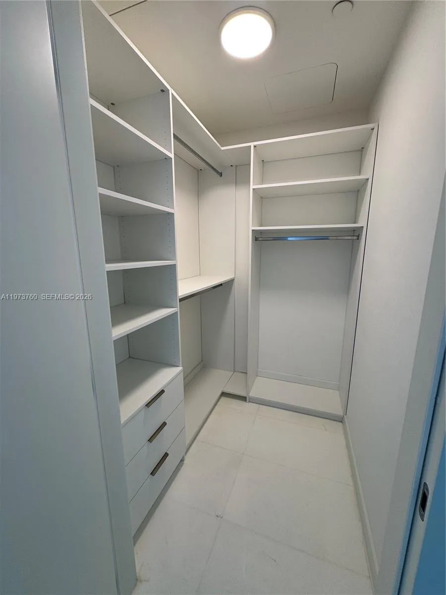 300 Biscayne Blvd Way #903 Miami, FL 33131