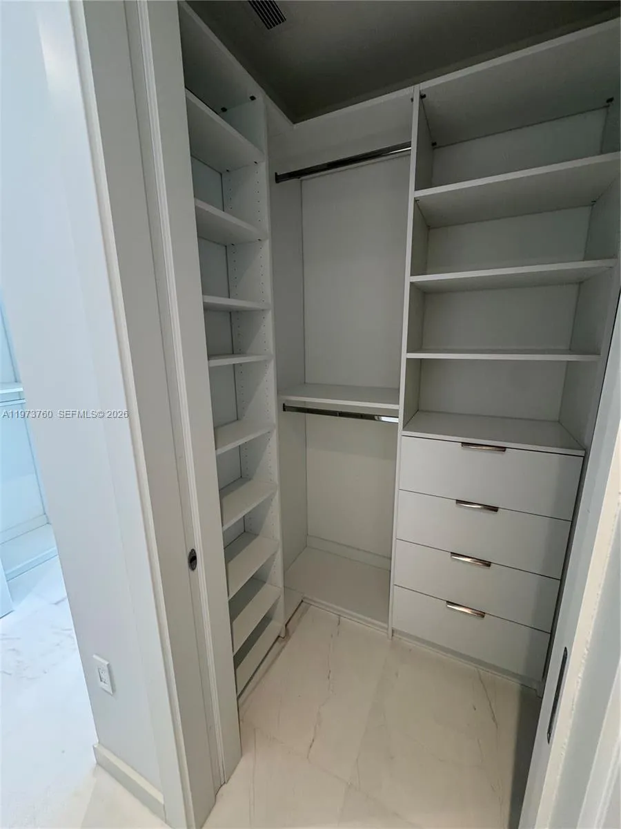 300 Biscayne Blvd Way #903 Miami, FL 33131