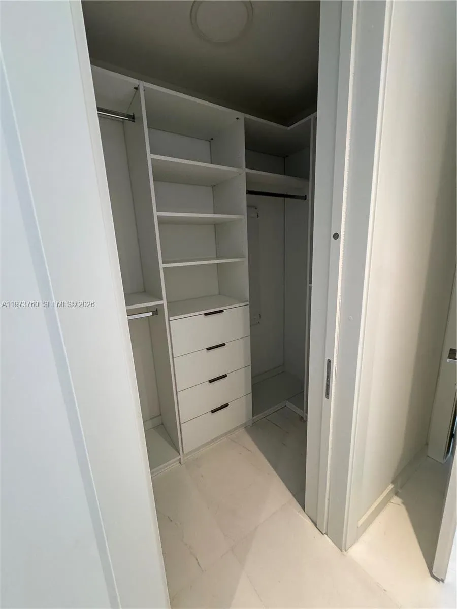 300 Biscayne Blvd Way #903 Miami, FL 33131