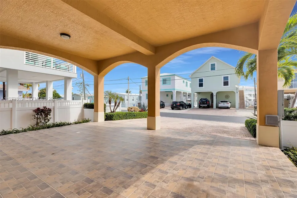 226 Normandy Dr Tavernier, FL 33070