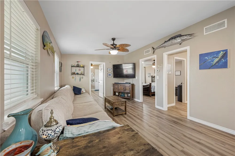 622 S Sandpiper Ingleside, TX 78362