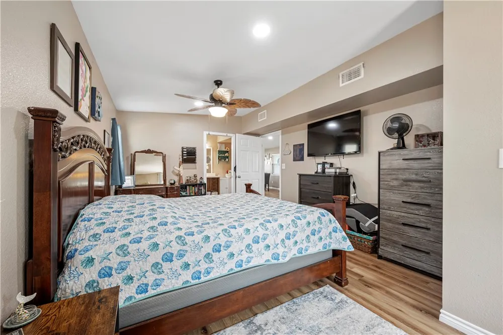 622 S Sandpiper Ingleside, TX 78362