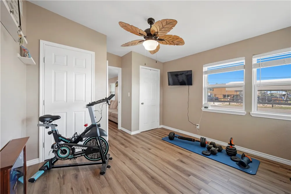 622 S Sandpiper Ingleside, TX 78362