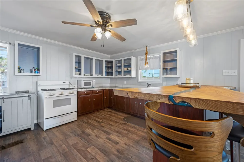 622 S Sandpiper Ingleside, TX 78362