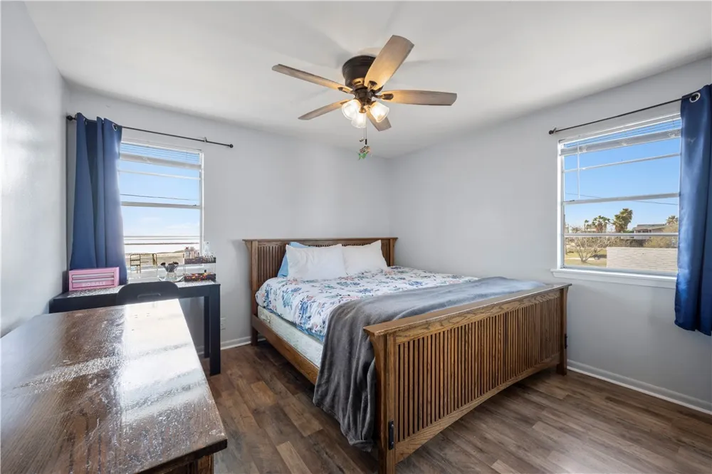 622 S Sandpiper Ingleside, TX 78362