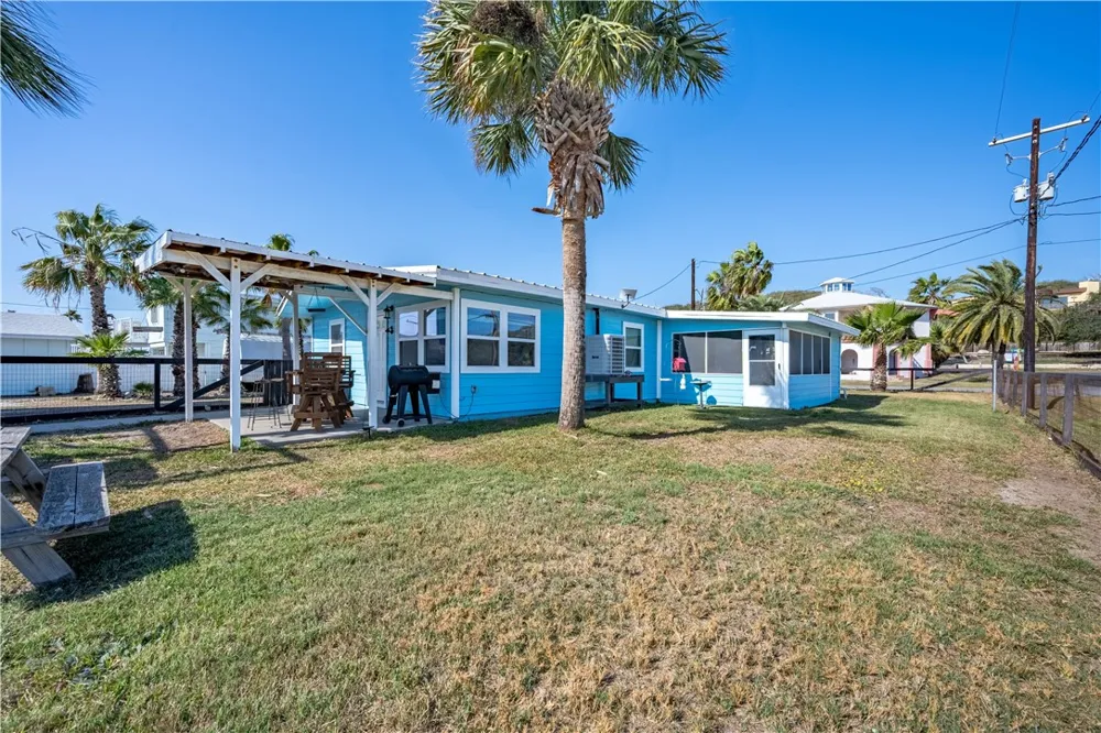 622 S Sandpiper Ingleside, TX 78362