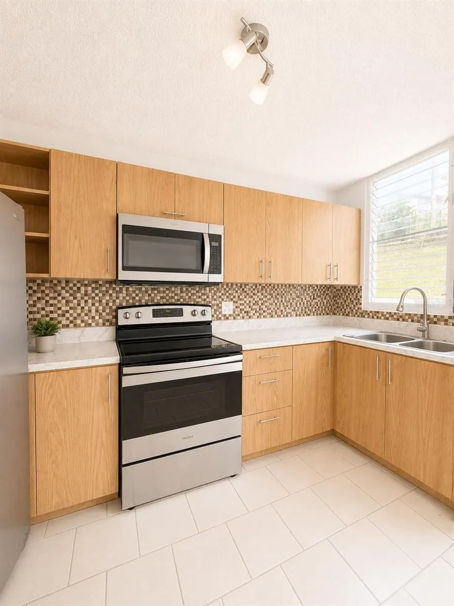 Alturas de Piedras Blanca UNITS D-202 Guaynabo, PR 00969