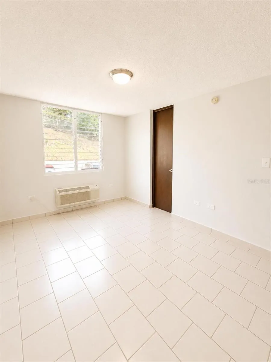 Alturas de Piedras Blanca UNITS D-202 Guaynabo, PR 00969