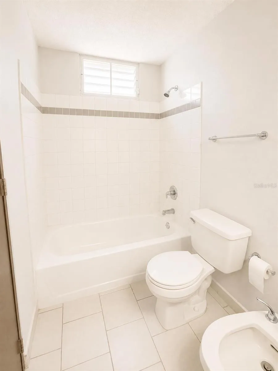 Alturas de Piedras Blanca UNITS D-202 Guaynabo, PR 00969