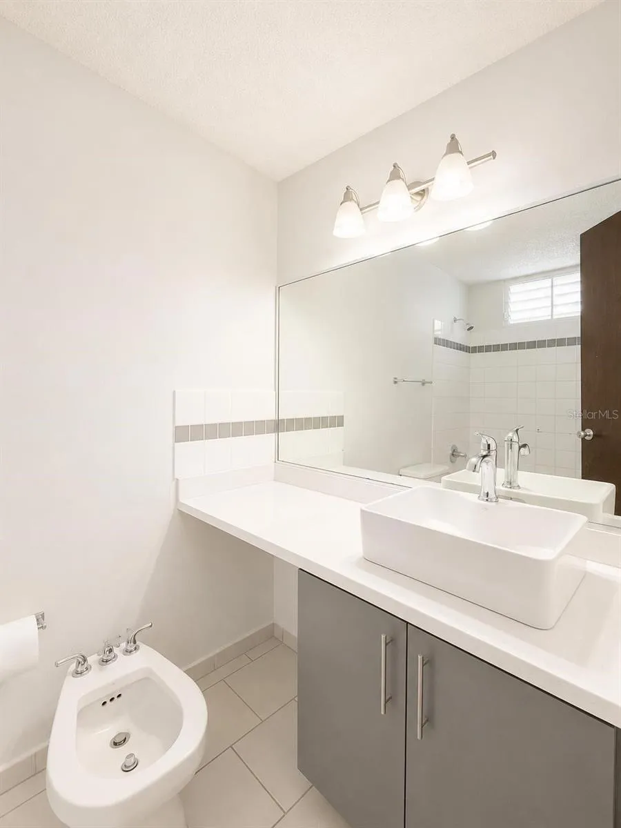 Alturas de Piedras Blanca UNITS D-202 Guaynabo, PR 00969