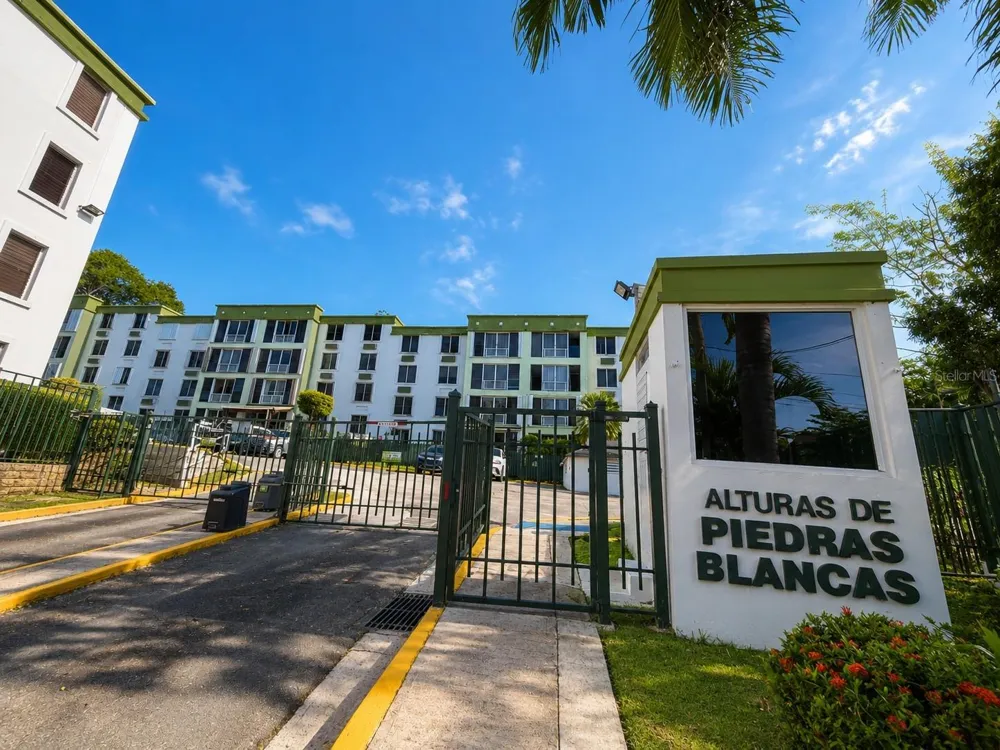Alturas de Piedras Blanca UNITS D-202 Guaynabo, PR 00969