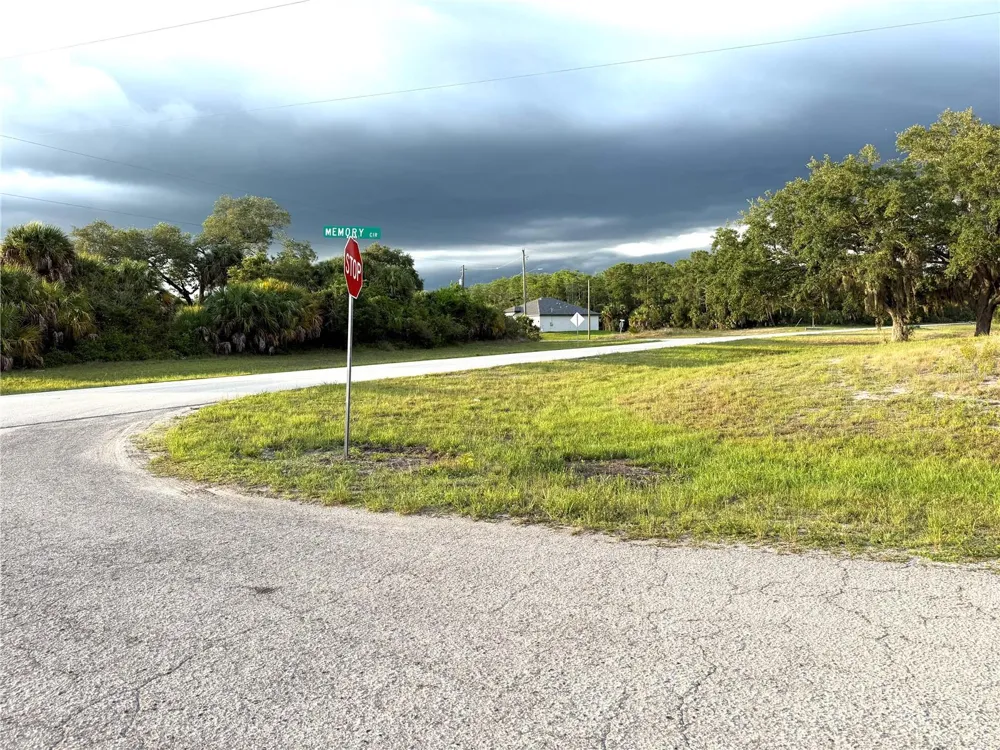 8010 MEMORY CIRCLE Labelle, FL 33935