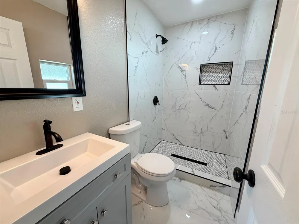 715 65TH AVENUE DRIVE W Bradenton, FL 34207