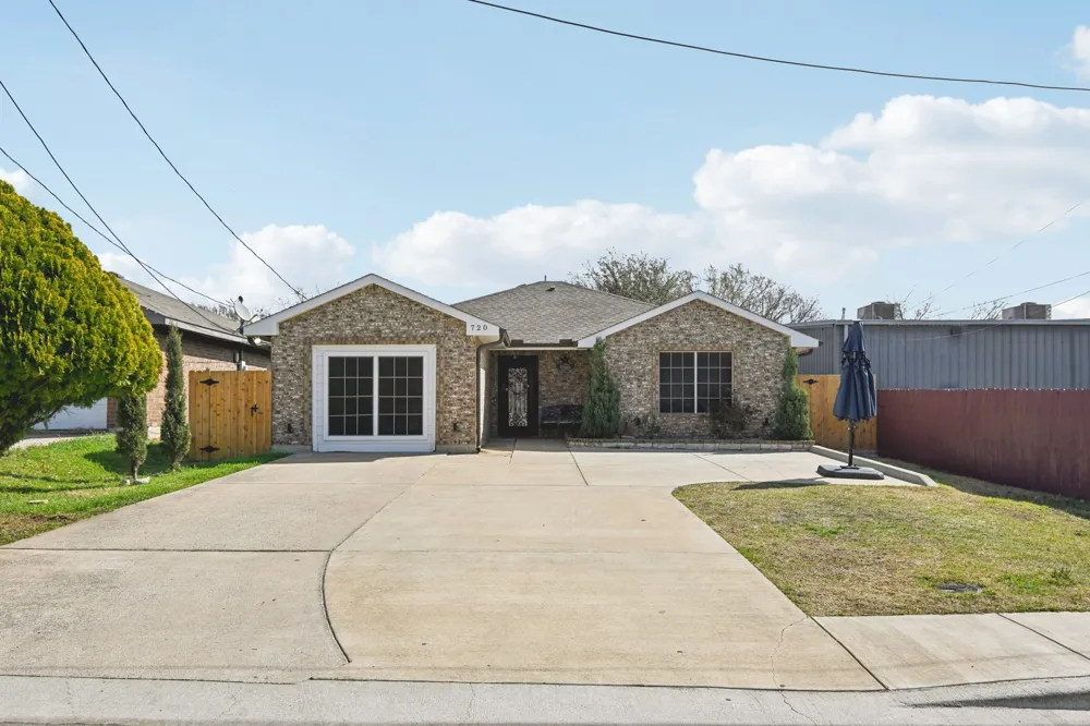 720 Calumet Avenue Cockrell Hill, TX 75211