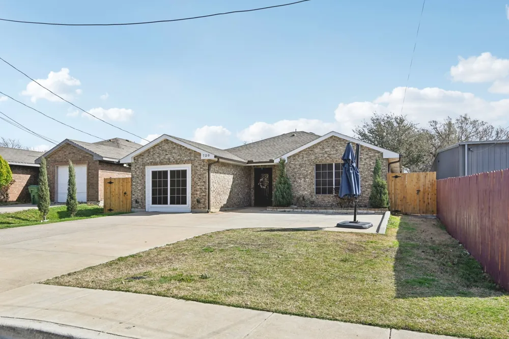 720 Calumet Avenue Cockrell Hill, TX 75211