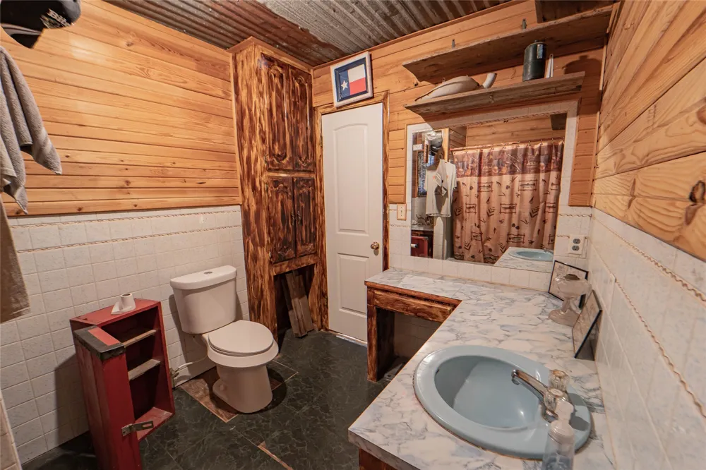 901 S Miller Street Breckenridge, TX 76424