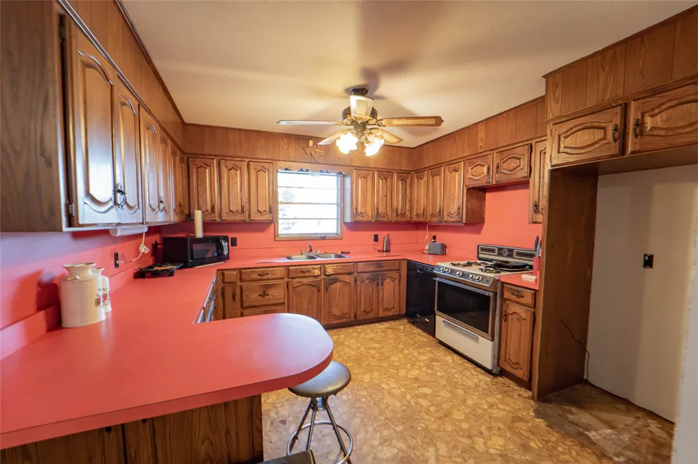 901 S Miller Street Breckenridge, TX 76424