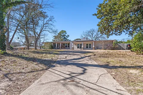 400 W Cayuga Drive
