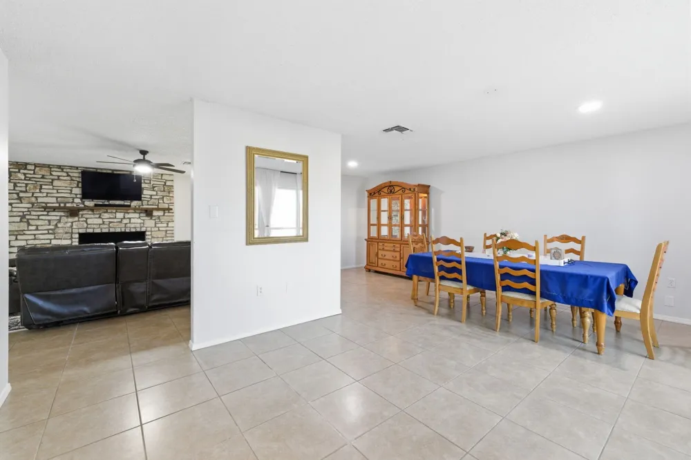 5914 Freemans Farm Street San Antonio, TX 78233