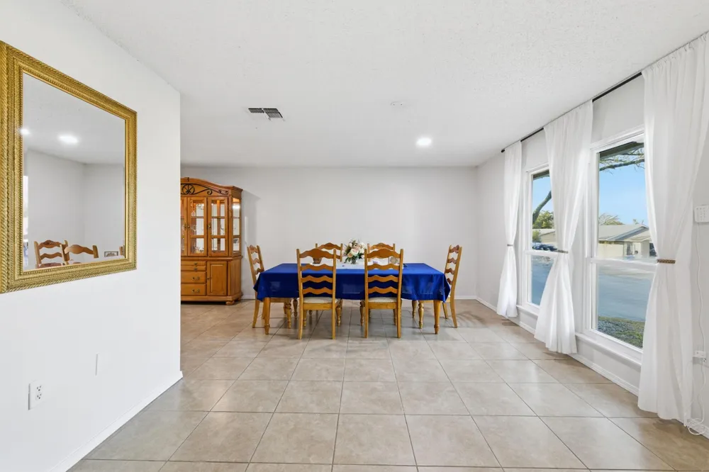 5914 Freemans Farm Street San Antonio, TX 78233