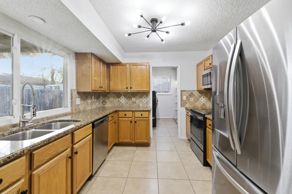 5914 Freemans Farm Street San Antonio, TX 78233