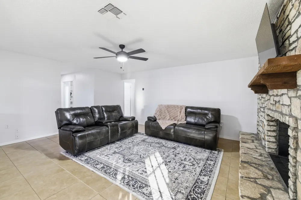 5914 Freemans Farm Street San Antonio, TX 78233