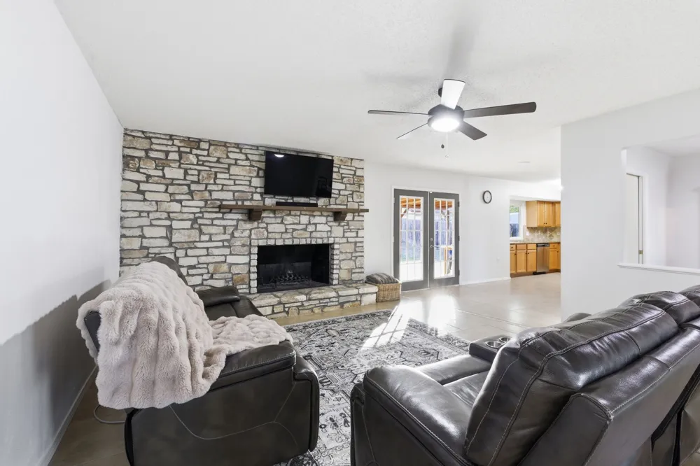 5914 Freemans Farm Street San Antonio, TX 78233