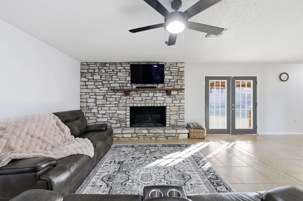 5914 Freemans Farm Street San Antonio, TX 78233