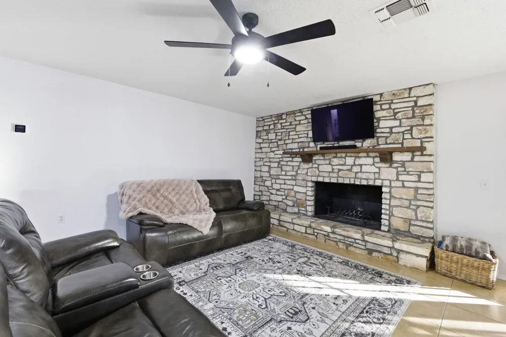 5914 Freemans Farm Street San Antonio, TX 78233