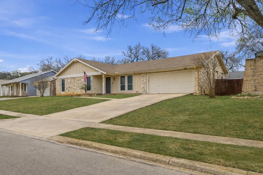 5914 Freemans Farm Street San Antonio, TX 78233