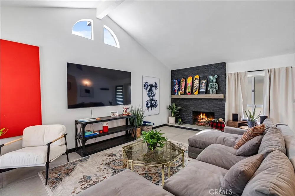 7702 De Soto Canoga Park, CA 91304