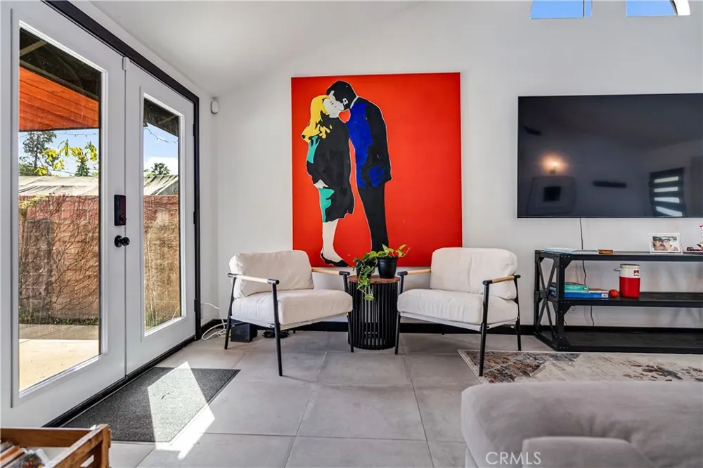 7702 De Soto Canoga Park, CA 91304