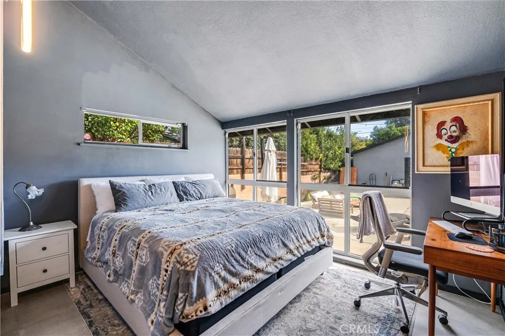 7702 De Soto Canoga Park, CA 91304