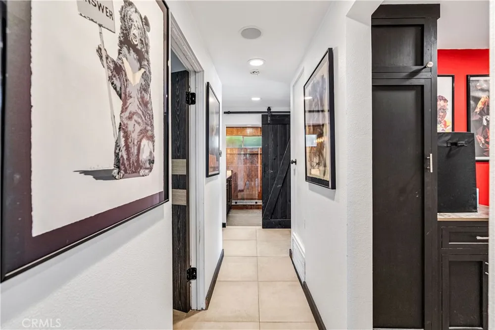 7702 De Soto Canoga Park, CA 91304