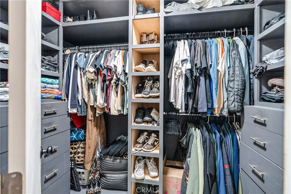 7702 De Soto Canoga Park, CA 91304