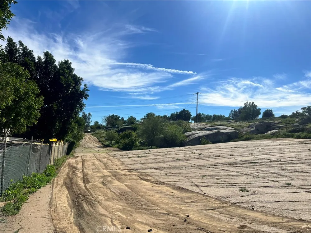 Marquez Perris, CA 92570