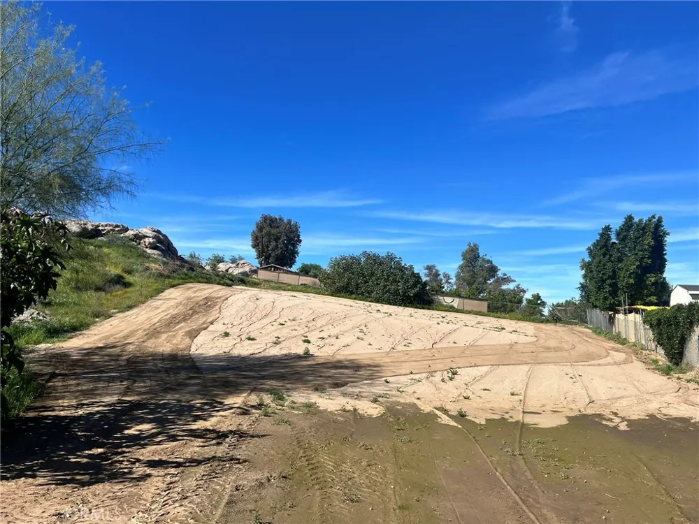 Marquez Perris, CA 92570