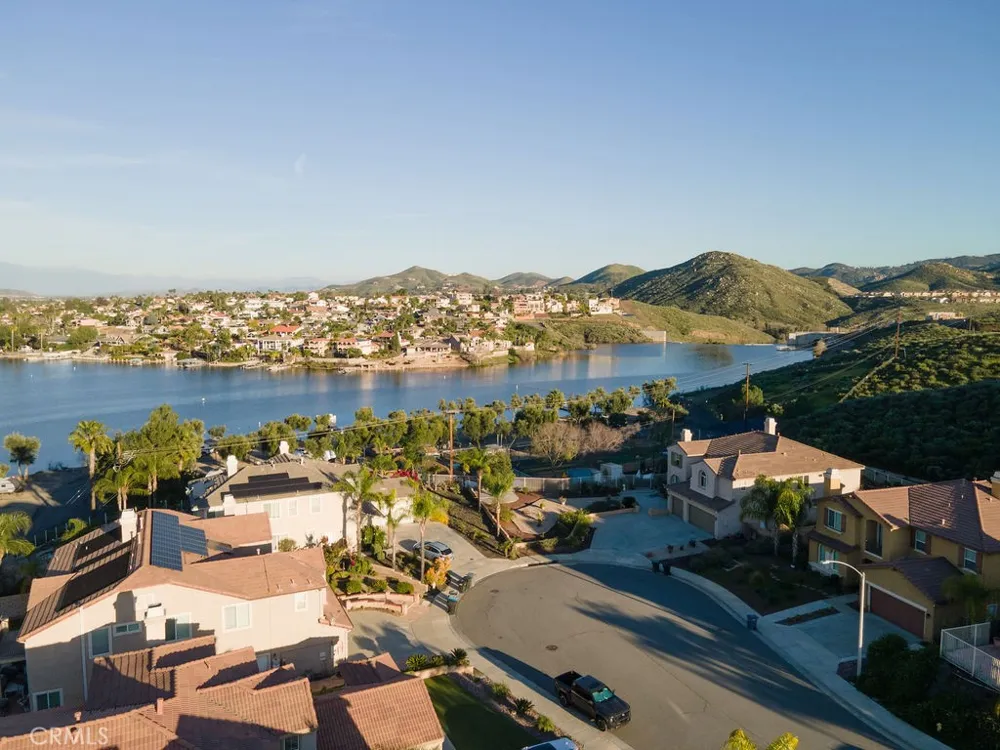 63 Volta Del Tintori Lake Elsinore, CA 92532