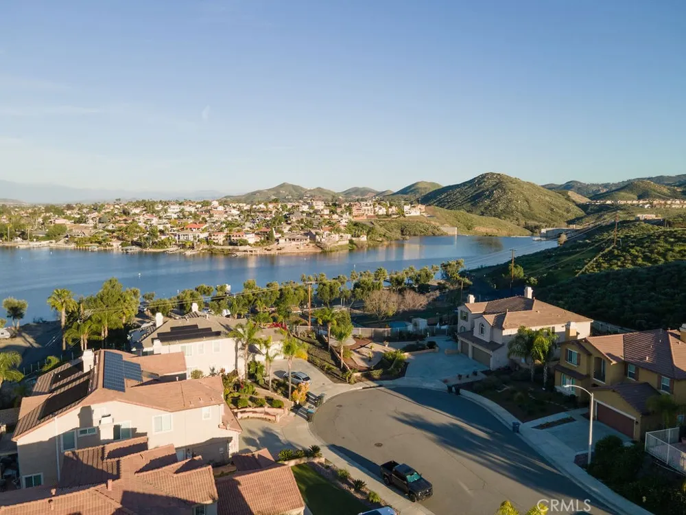 63 Volta Del Tintori Lake Elsinore, CA 92532