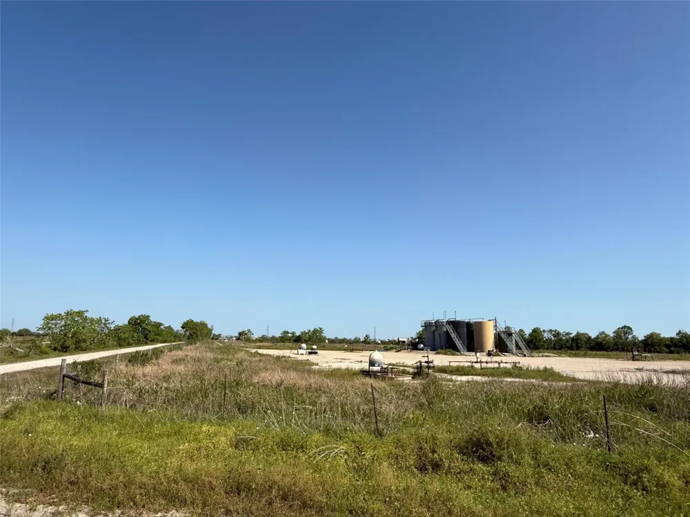 381 Cr-171 Danbury, TX 77534