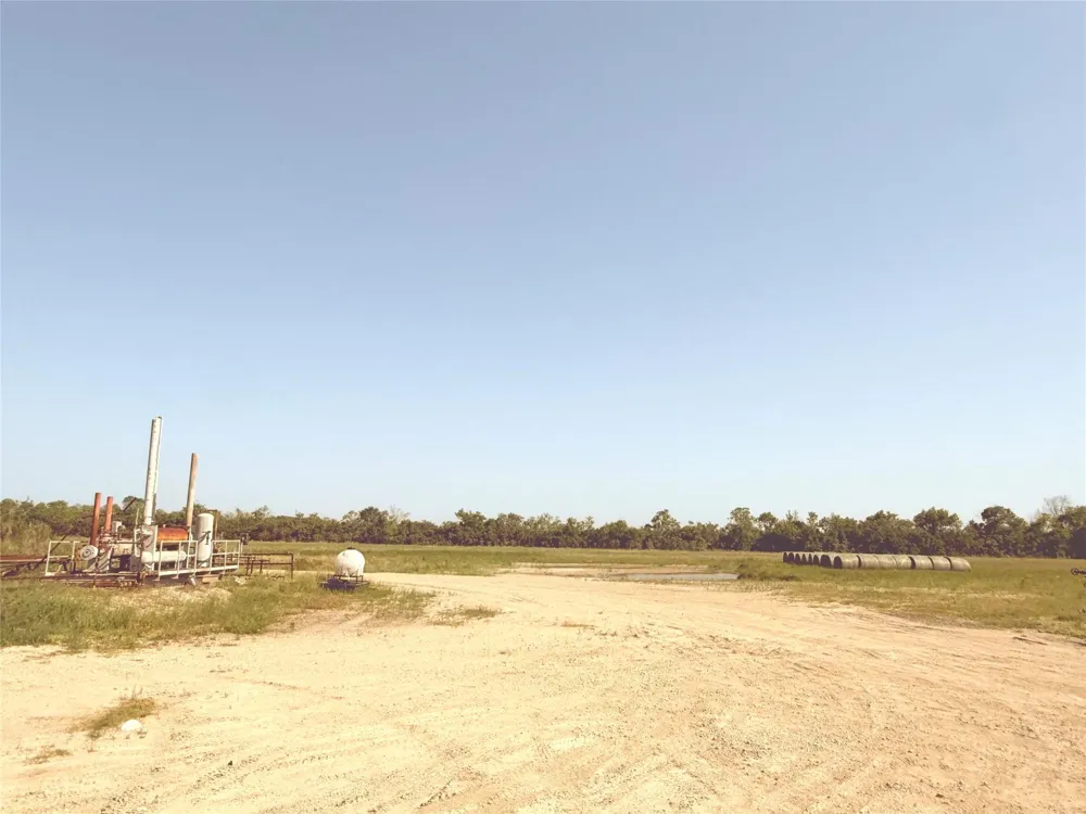 381 Cr-171 Danbury, TX 77534