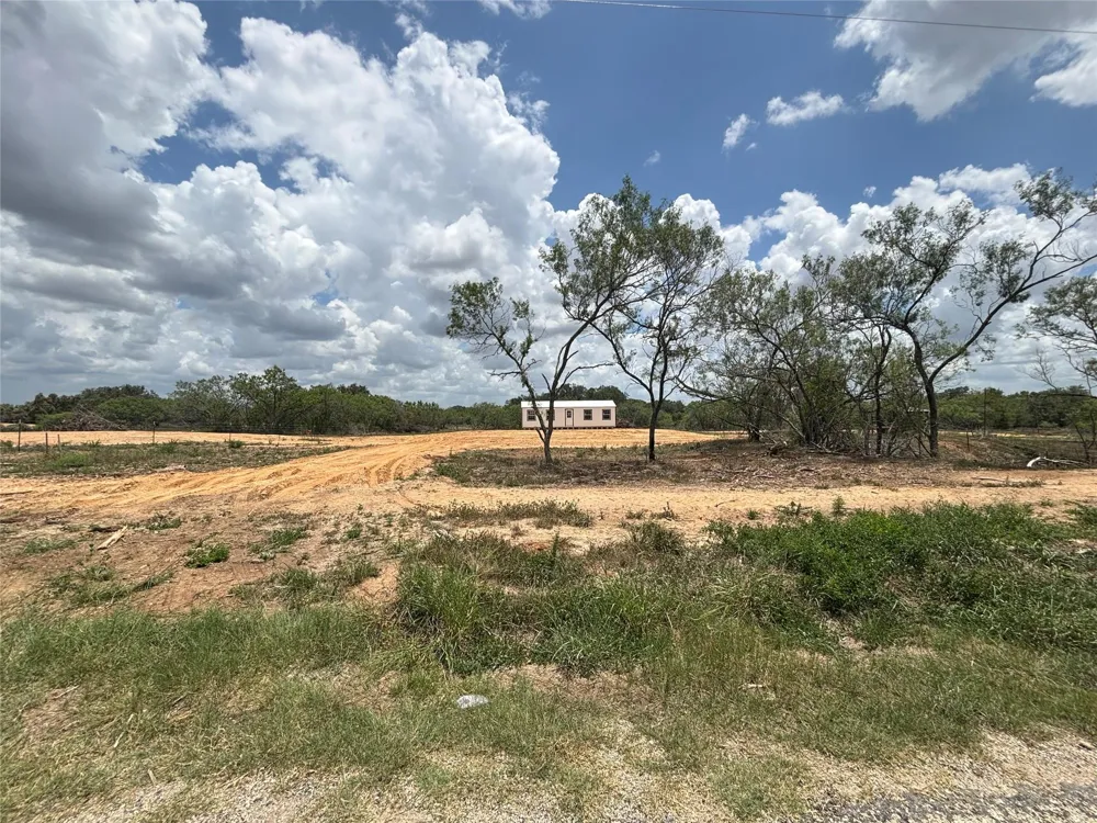 24 Cr 124 Road Floresville, TX 78114