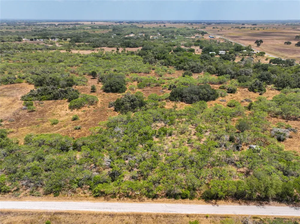 24 Cr 124 Road Floresville, TX 78114