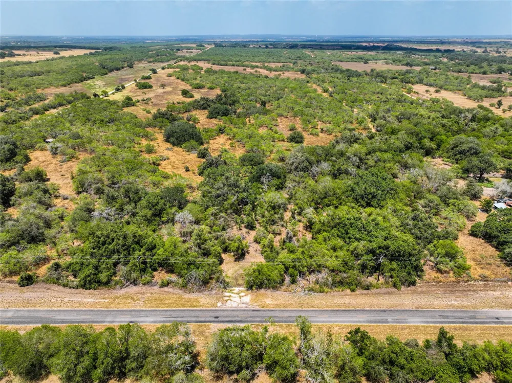 24 Cr 124 Road Floresville, TX 78114