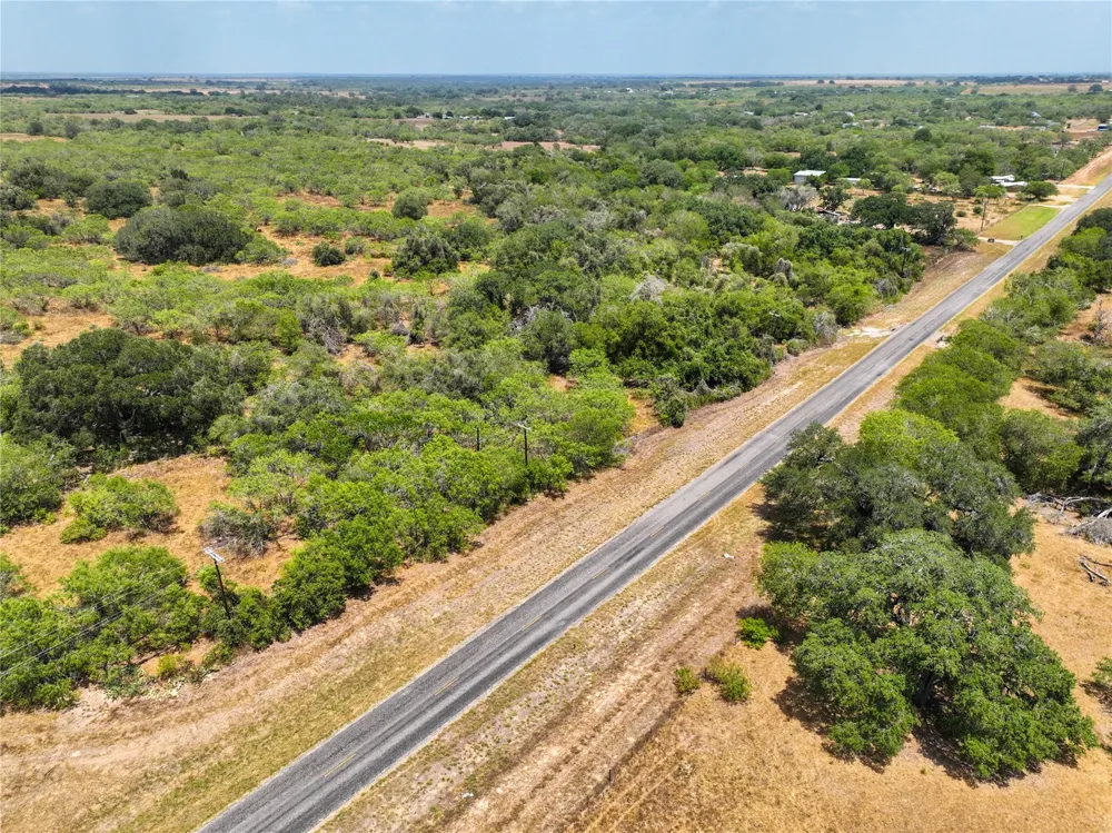 24 Cr 124 Road Floresville, TX 78114