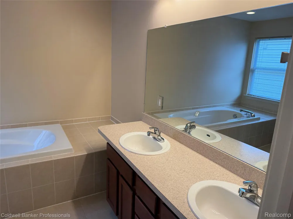 49554 GLACIER S Northville Township, MI 48168