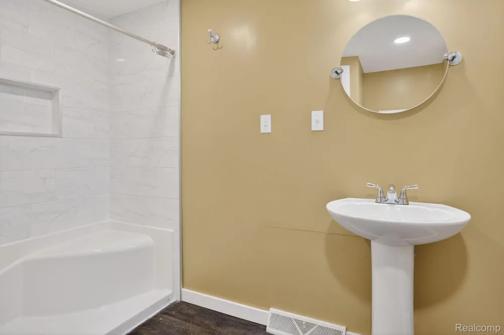 3066 Schaefer Street Carrollton Township, MI 48604