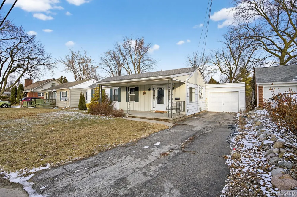 3066 Schaefer Street Carrollton Township, MI 48604