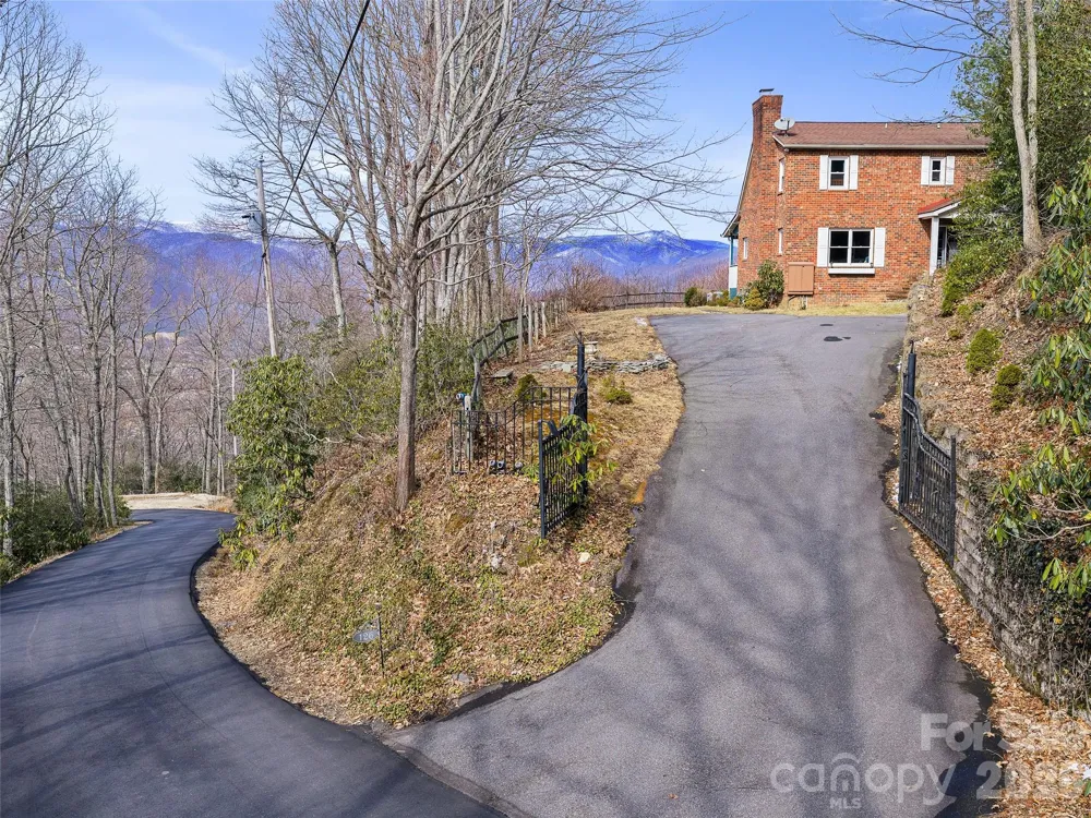 126 Wildflower Cove Drive Swannanoa, NC 28778